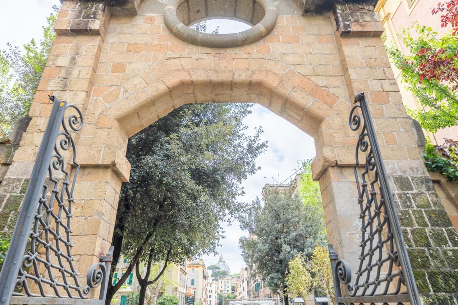 San Pietro View Boutique * Roma